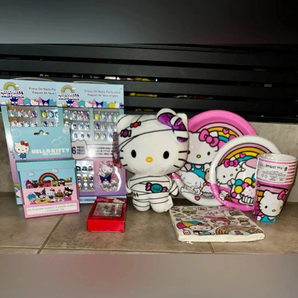 Hello Kitty Other - New Sanrio Hello Kitty and Friends Small Party Pack with Games And Activ…